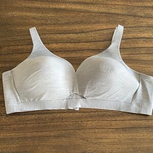Cacique Comfort Bliss Lightly Lined No-Wire Gray Bra 50B Excellent Condition